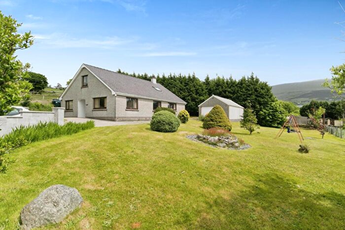 4 Bedroom Bungalow For Sale In Deiniolen, Caernarfon, Gwynedd, LL55