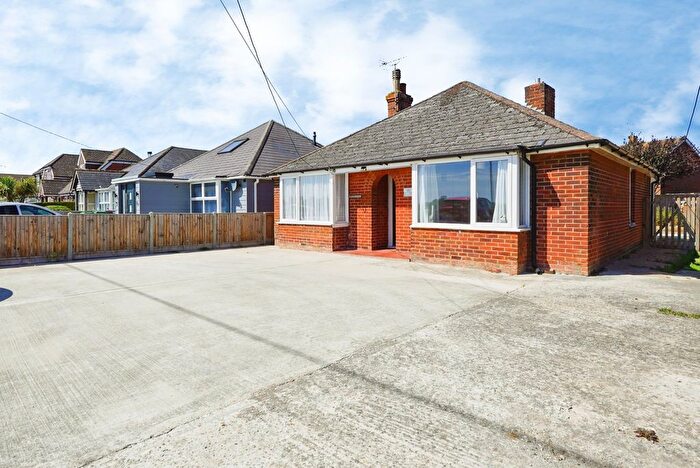2 Bedroom Bungalow For Sale In Dymchurch Road, New Romney, Kent, TN28