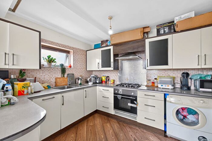 3 Bedroom Flat To Rent In Cann Hall Road, London, E11