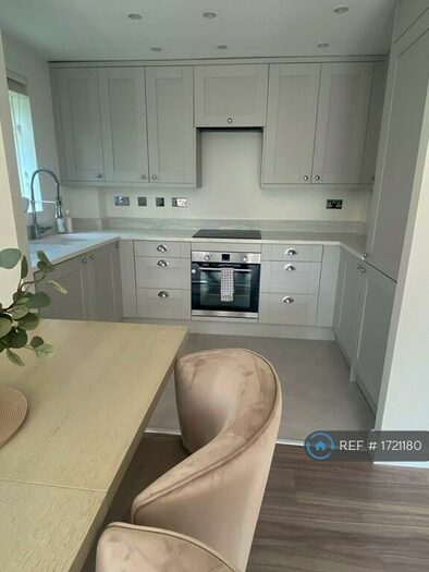 2 Bedroom Flat To Rent In Winnipeg Way, Broxbourne, EN10