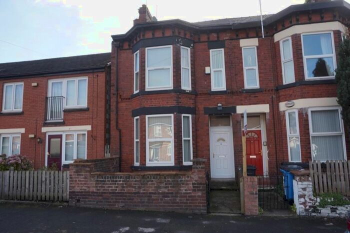 5 Bedroom Semi-Detached House To Rent In Seedley Park Road, Salford, M6