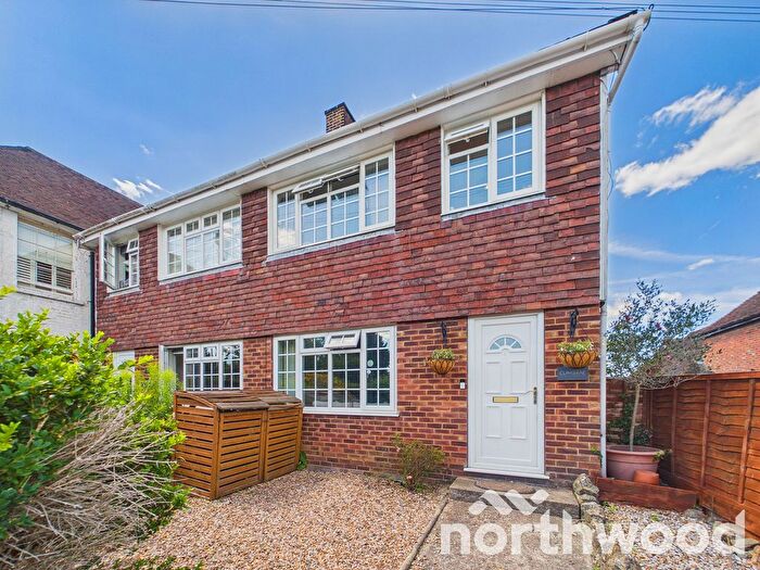 4 Bedroom Semi-Detached House For Sale In The Street, Great Chart, TN23