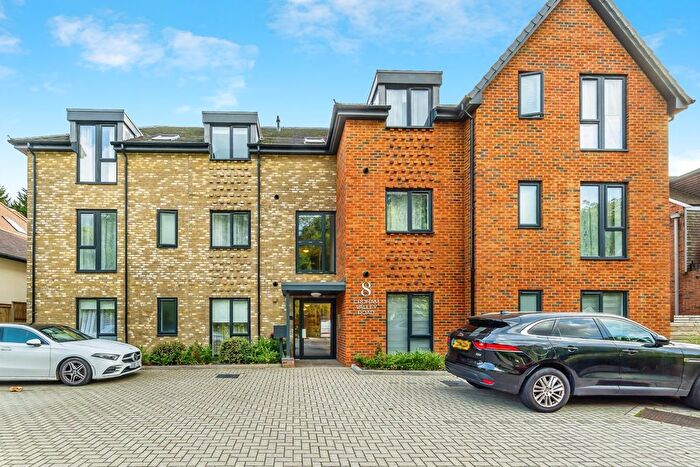 3 Bedroom Flat For Sale In Croham Valley Road, South Croydon, Surrey, CR2