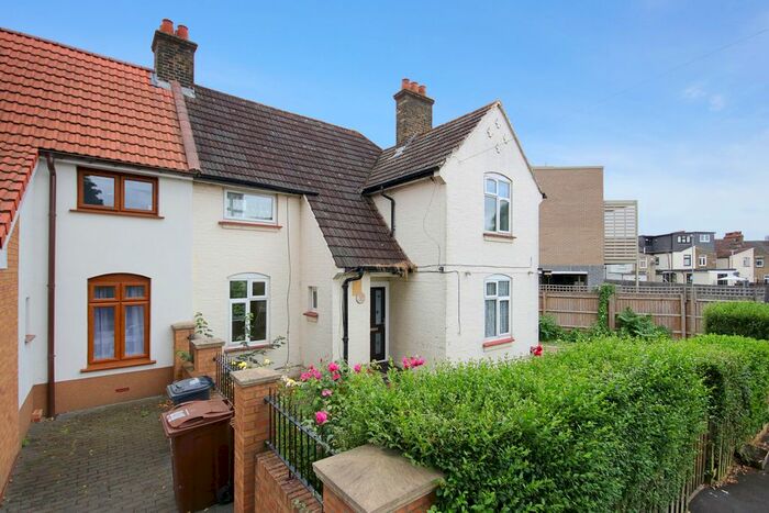 4 Bedroom Semi-Detached House To Rent In Blake Avenue, Barking, IG11