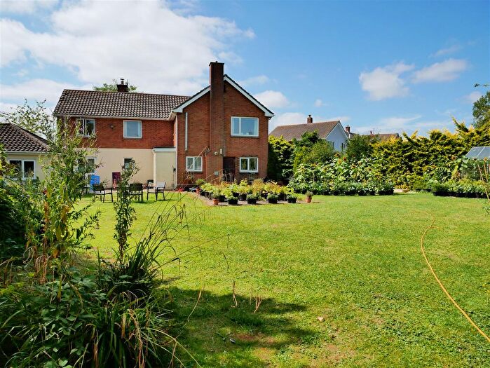 5 Bedroom Detached House For Sale In Warren Crescent, Calne, SN11