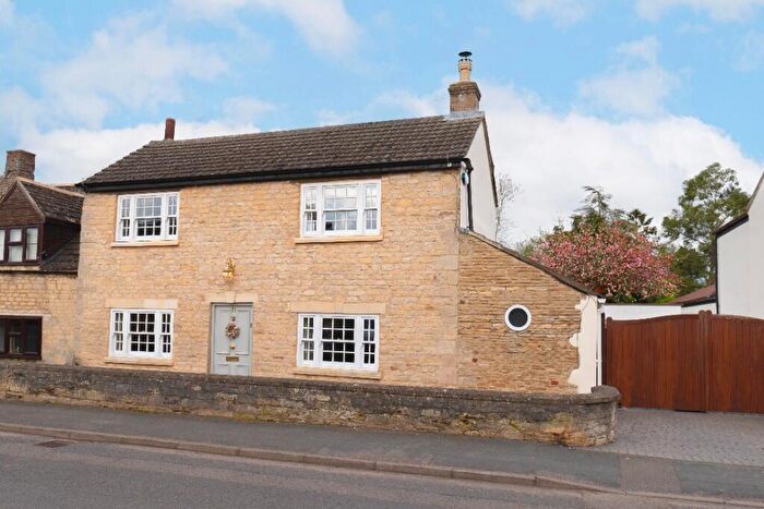 4 Bedroom Detached House For Sale In Eastgate, Deeping St James, PE6
