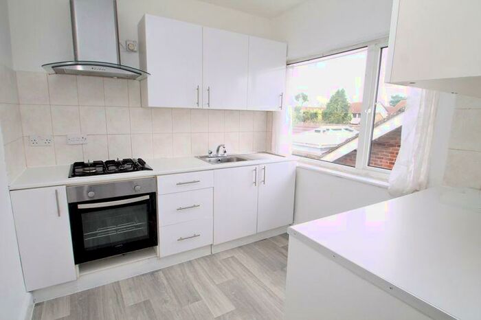 3 Bedroom Flat To Rent In High Street, Eaton Bray, Beds, LU6