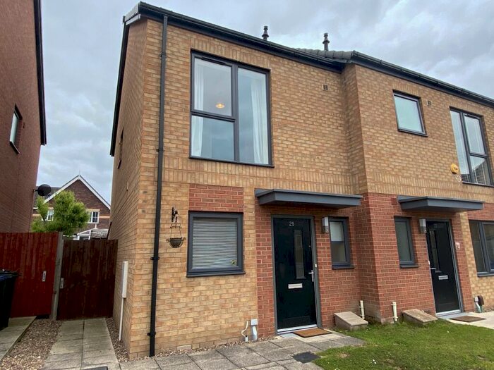 2 Bedroom House To Rent In Winscar Road, Lakeside, DN4