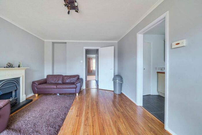 1 Bedroom Flat To Rent In Abbotsleigh Close, Sutton, SM2