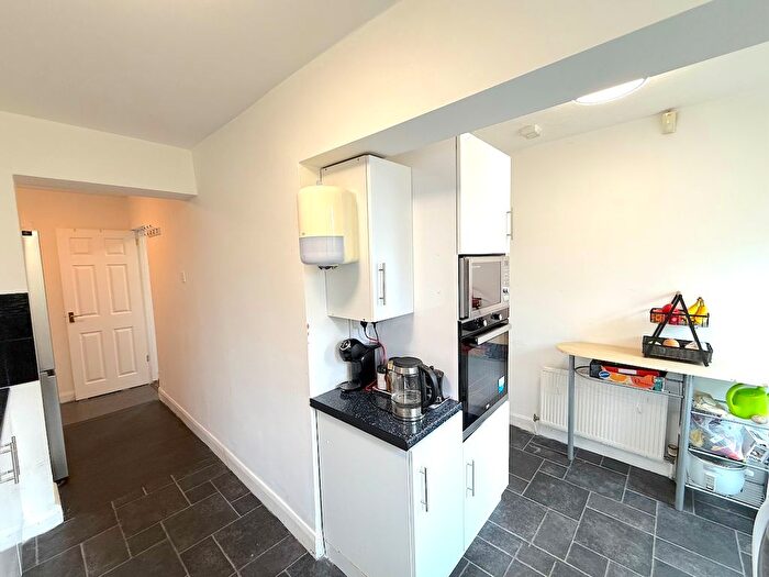Semi-detached House For Sale In Haunch Lane, Birmingham, West Midlands, B13