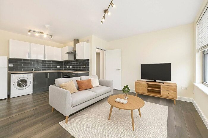 4 Bedroom Flat To Rent In London Road, London, SW16