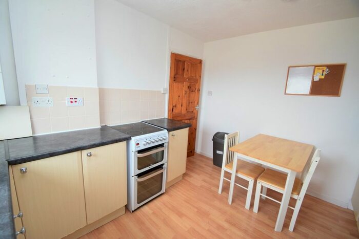 3 Bedroom Flat To Rent In Tregullow Road, Falmouth, TR11