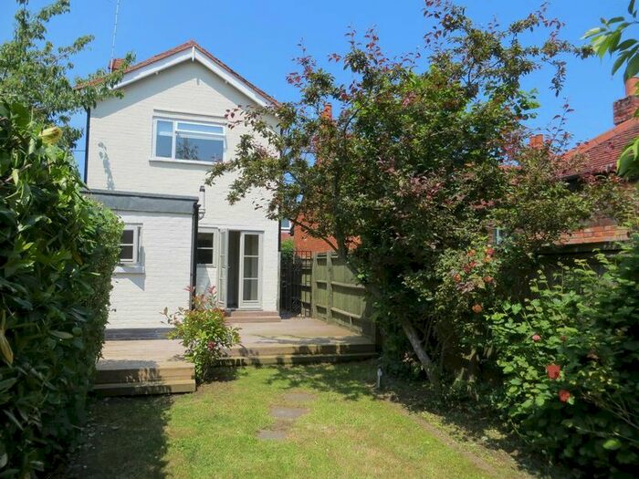 2 Bedroom Detached House To Rent In Holland Road, Marlow SL7