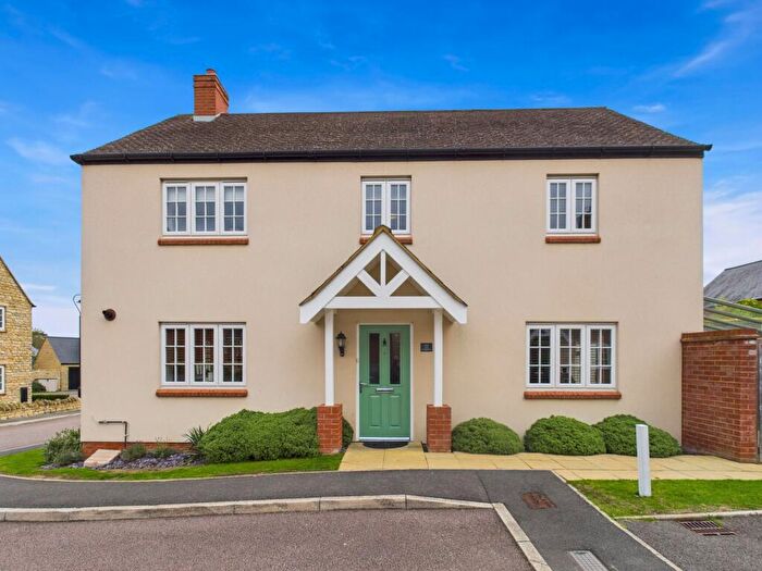 4 Bedroom Detached House For Sale In Whittlewood End, Silverstone, NN12