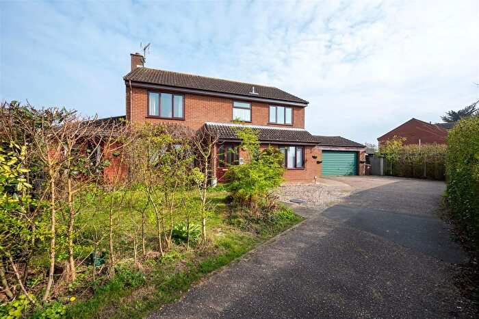 5 Bedroom Detached House For Sale In Fell Way, Bradwell, Great Yarmouth, NR31