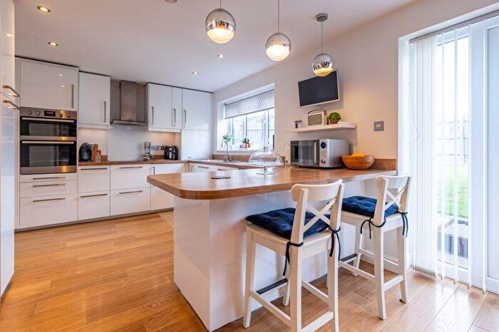 4 Bedroom Detached House For Sale In Trafalgar Avenue, Bletchley, Milton Keynes, MK3