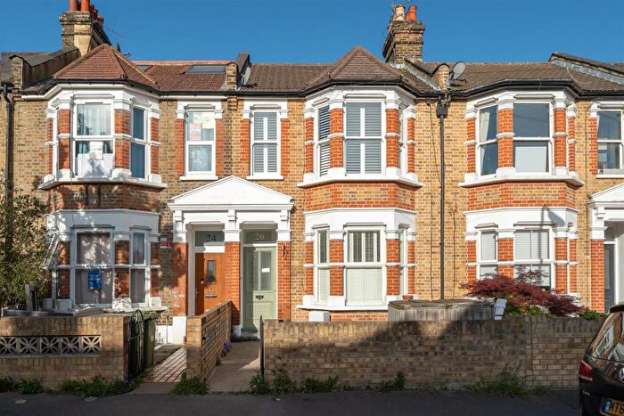 2 Bedroom Apartment For Sale In Beacontree Road, Leytonstone, E11