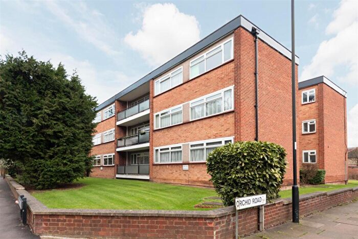 2 Bedroom Flat For Sale In Chase Side, London, N14