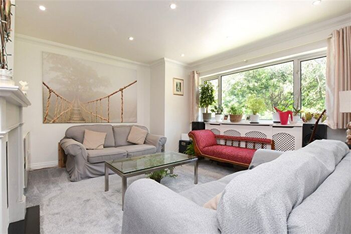 2 Bedroom Maisonette For Sale In Portley Wood Road, Whyteleafe, Surrey, CR3