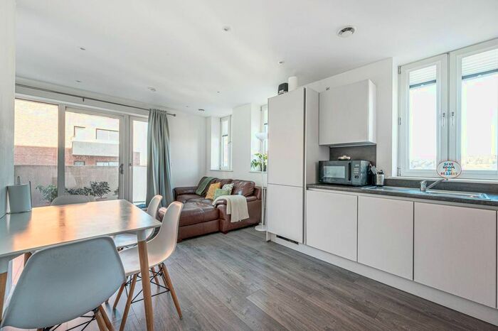 2 Bedroom Flat To Rent In Damsel Walk, Hendon, London, NW9