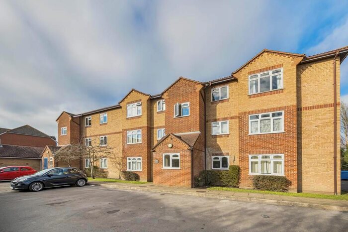 Detached House To Rent In Maidenhead, Berkshire, SL6