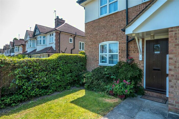 1 Bedroom Flat To Rent In Tanworth Gardens, Pinner, London, HA5