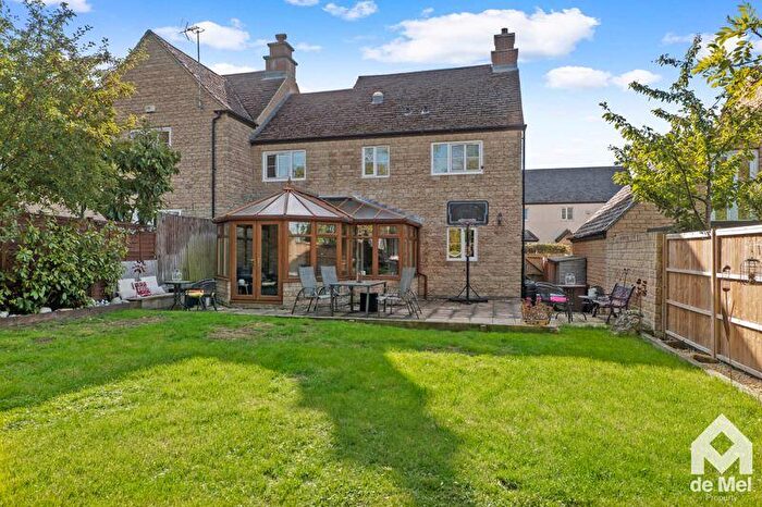 4 Bedroom Link Detached House For Sale In Knapps Crescent, Woodmancote, GL52