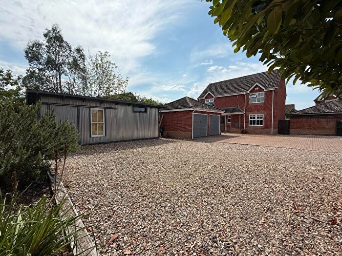 4 Bedroom Detached House For Sale In Teasel Road, Attleborough, Norfolk, NR17