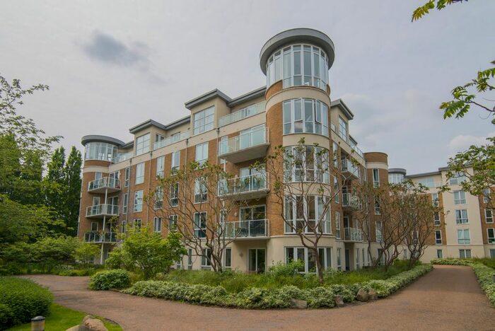 2 Bedroom Flat To Rent In Melliss Avenue, Richmond, TW9