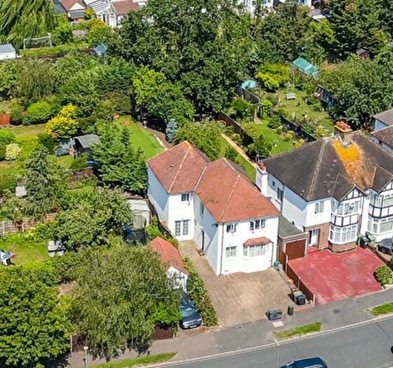 4 Bedroom Detached House For Sale In Waverley Road, Stoneleigh, Surrey, KT17