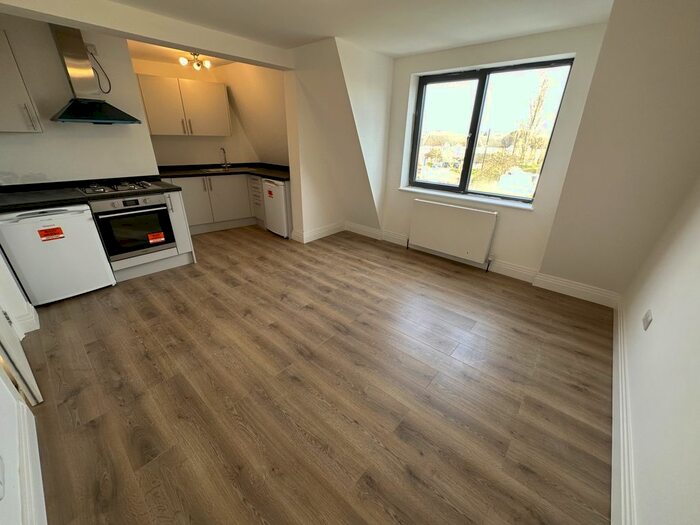 2 Bedroom Flat To Rent In Barge Drive, Southall, Greater London, UB2