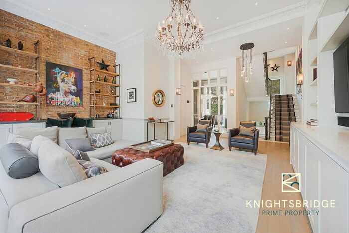 2 Bedroom Flat To Rent In Onslow Gardens, South Kensington, London, SW7