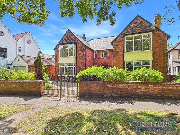 2 Bedroom Flat For Sale In Manor Avenue, Scarborough, YO12
