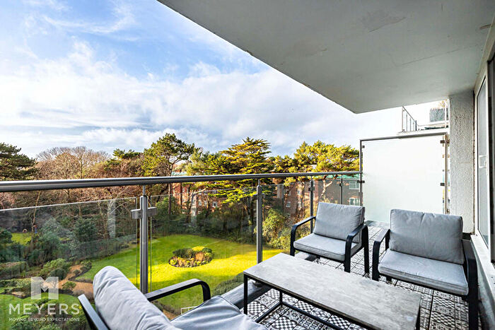 3 Bedroom Apartment For Sale In West Cliff Road, Bournemouth, BH2
