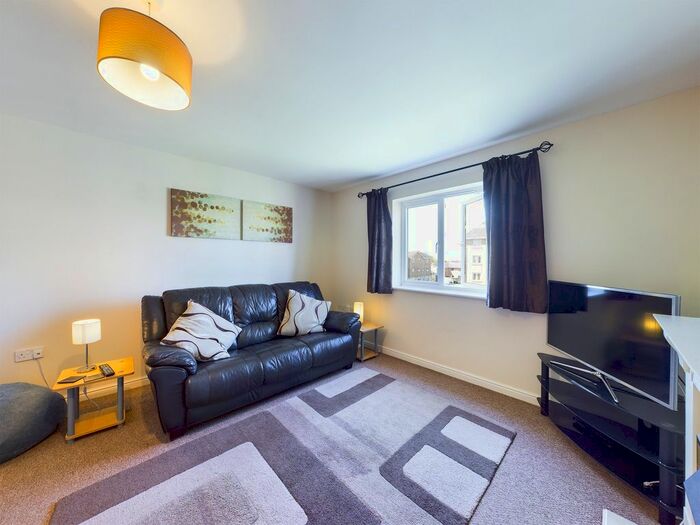 2 Bedroom Flat To Rent In Lloyd Close, Cheltenham, Gloucestershire, GL51