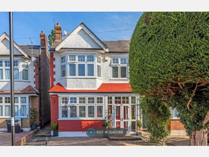 4 Bedroom Terraced House To Rent In Chase Side Avenue, Enfield, EN2