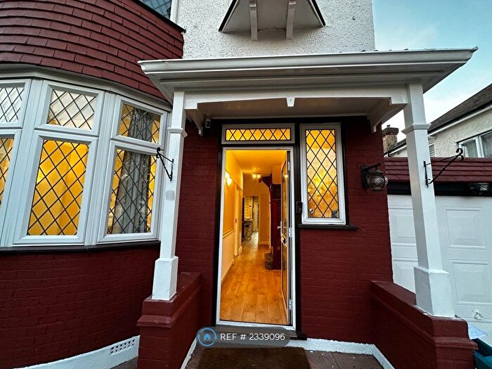 4 Bedroom Semi-detached House To Rent In Waverley Avenue, Sutton, SM1