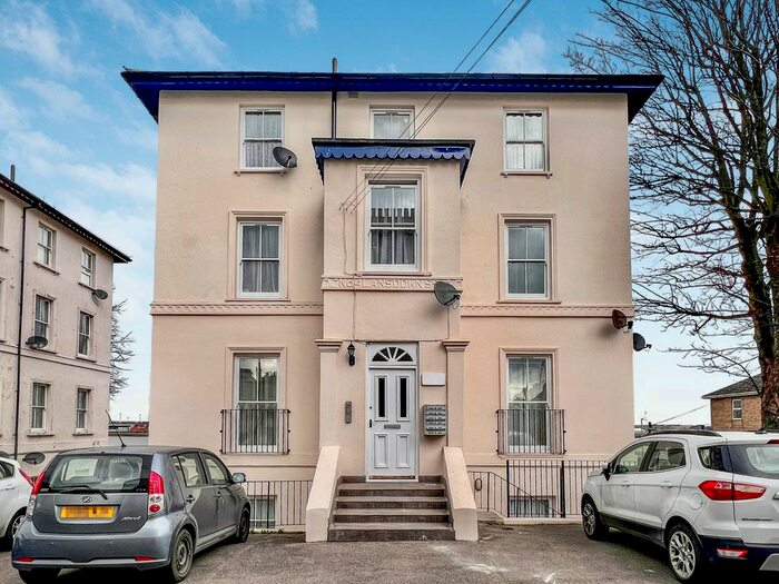2 Bedroom Flat To Rent In Lansdowne Square, Northfleet, Gravesend, DA11
