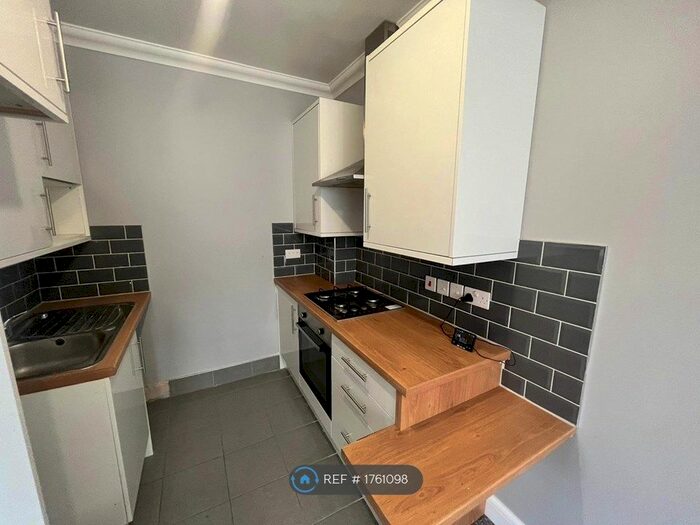 1 Bedroom Flat To Rent In Stirling Road, Hayes, UB3