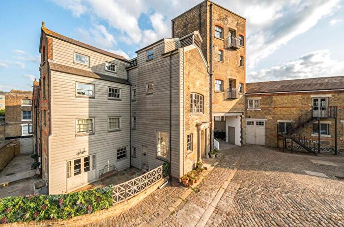 2 Bedroom Apartment For Sale In Historic Residence, The Terrace, Rochester, ME1