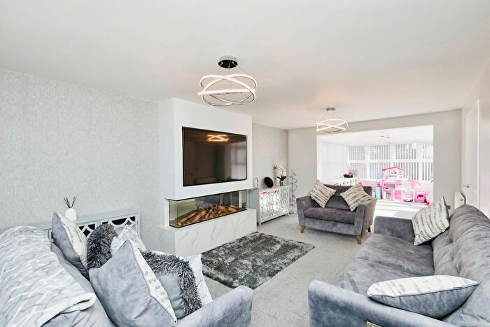 4 Bedroom Detached House For Sale In Aberdeen Close, Swadlincote, DE11