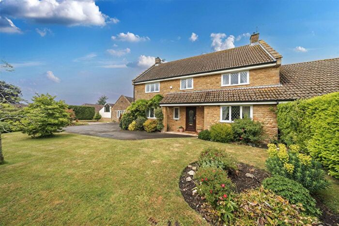 6 Bedroom Semi-Detached House For Sale In Coat, Martock, TA12