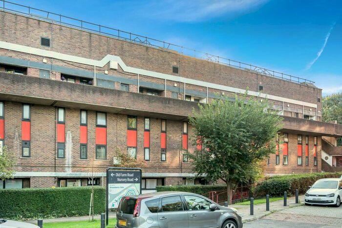 2 Bedroom Flat To Rent In Old Farm Road, East Finchley, London, N2