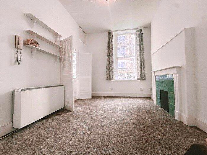 1 Bedroom Flat To Rent In Westbourne Place, Bristol, Somerset, BS8
