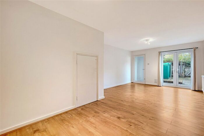 2 Bedroom Detached House To Rent In Spondon Road, Tottenham, London, N15