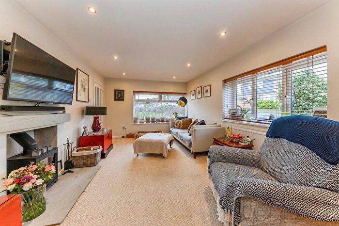 3 Bedroom Detached Bungalow For Sale In Aveland Road, Ketton, Stamford, PE9 - Photo 2