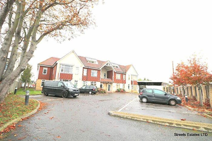2 Bedroom Apartment To Rent In Pickford Road, Bexleyheath, DA7