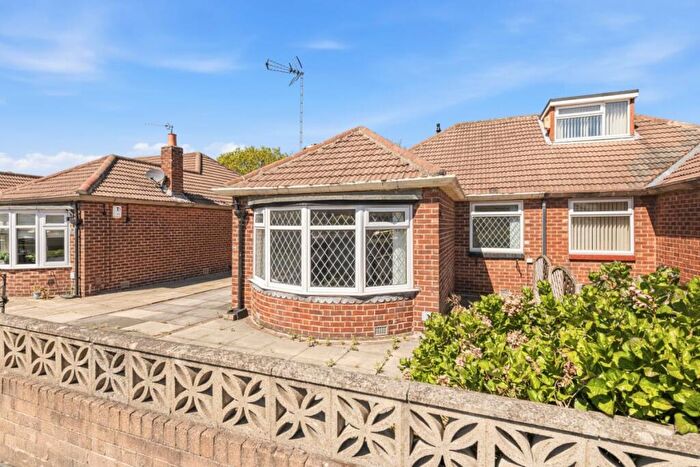 2 Bedroom Semi-Detached Bungalow For Sale In Kennerleigh Avenue, Leeds, LS15