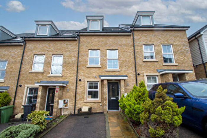 3 Bedroom Terraced House For Sale In Peary Mead Dartford, DA1