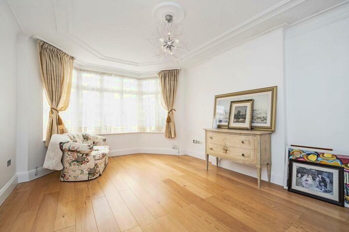 7 Bedroom House To Rent In Basing Hill, Golders Green, London, NW11